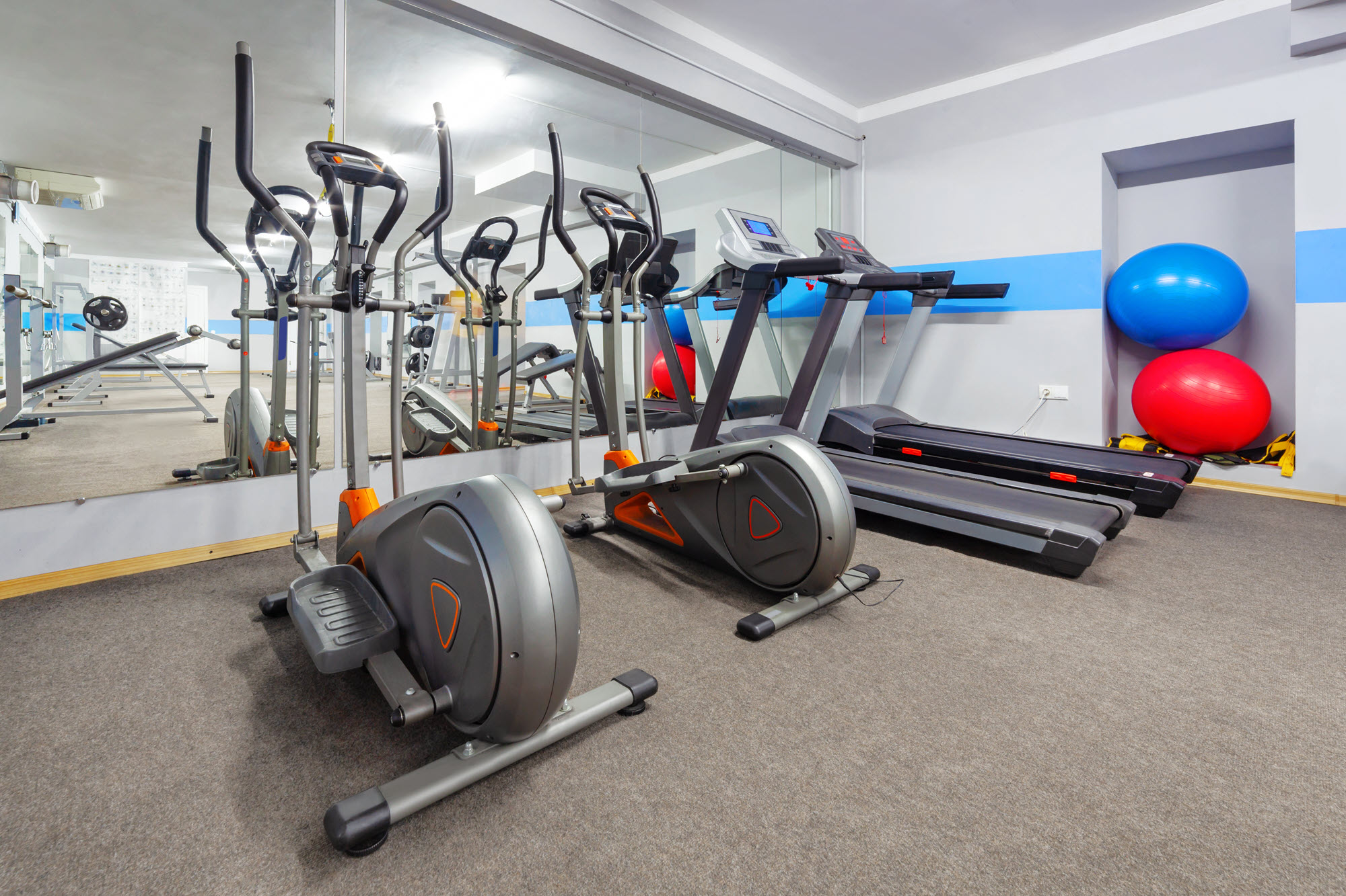 Gym equipment in a room.